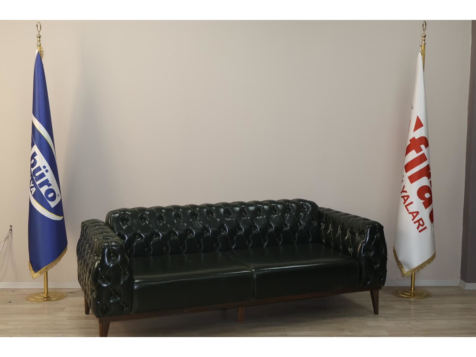 Şah Chester 3'lü Koltuk